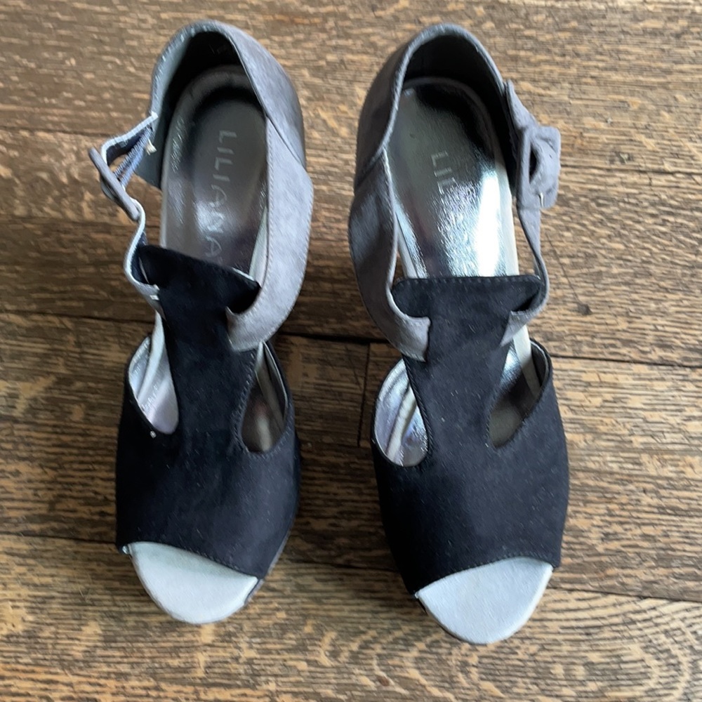 NIB Liliana Faux Suede Wedges